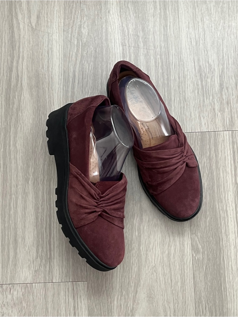 Clarks Collection Burgundy Suede Knot Loafers Women’s Size 9.5W

 Comfort Slip-O